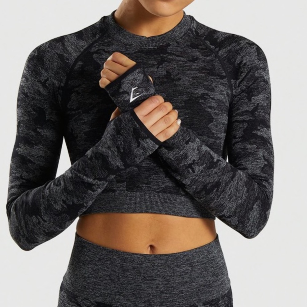 GYMSHARK CAMO SEAMLESS LONG SLEEVE CROP TOP